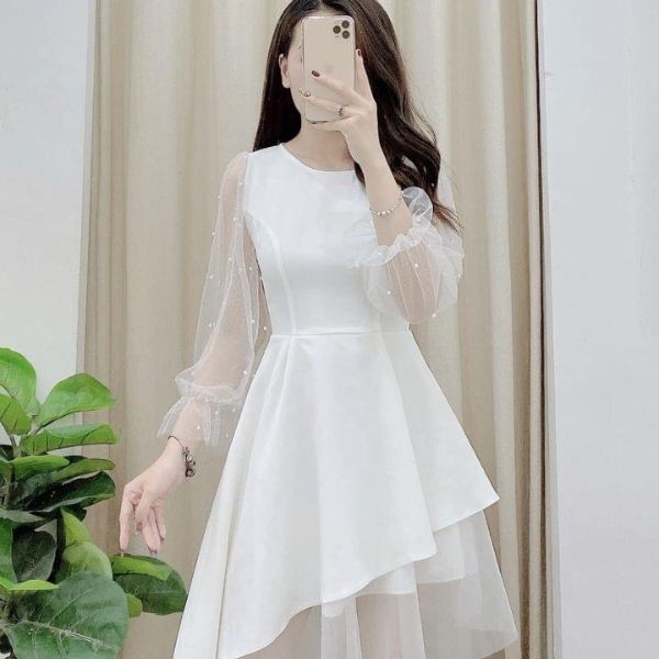 Váy cổ yếm cut-out nhẹ gợi cảm mà vẫn ngọt ngào