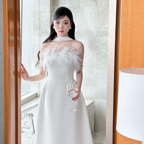 Váy lụa dáng suông điểm nhấn “Dễ thương” tinh tế