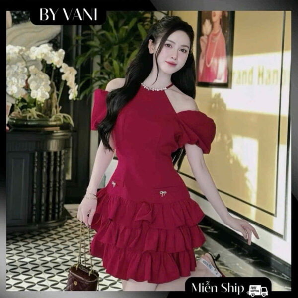 Váy Tafta Cổ Yếm Chân Xếp Ly Ba Tầng M65