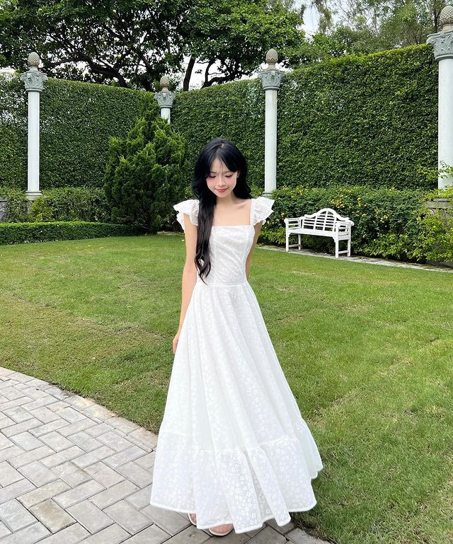 Bí quyết tự tin khi diện váy maxi đi biển cho người thấp