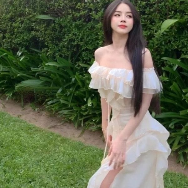 Gợi ý dáng chụp ảnh đẹp với váy maxi ở biển