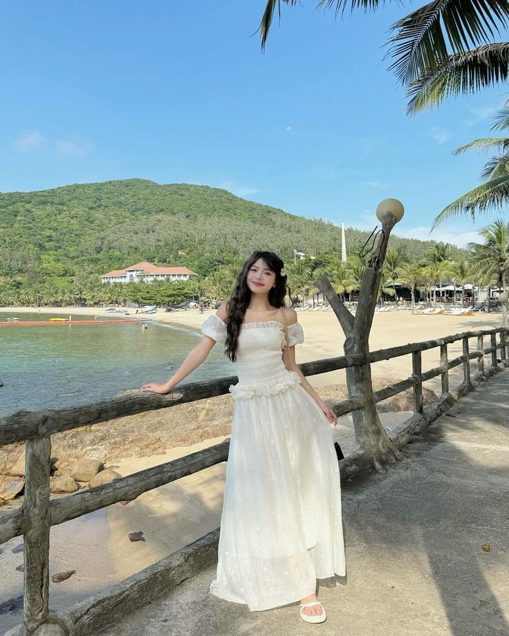 Những mẫu váy maxi đi biển cho người thấp nên thử